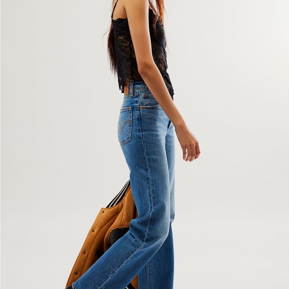 Levi’s Ribcage Straight - Picture 3 of 9